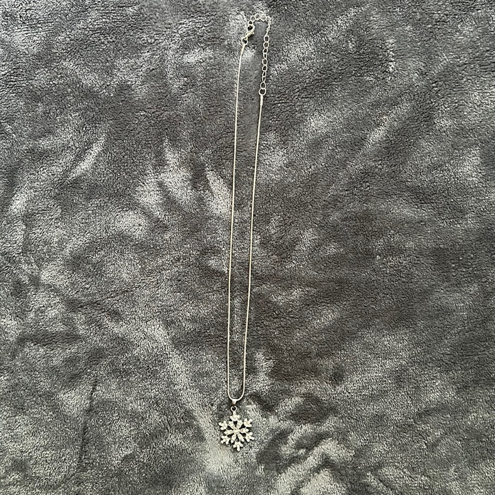Silver snowflake necklace